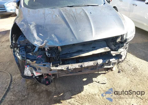 2016 Ford Escape Titanium z USA, uszkodzony, nr VIN 1FMCU9J93GUB67325